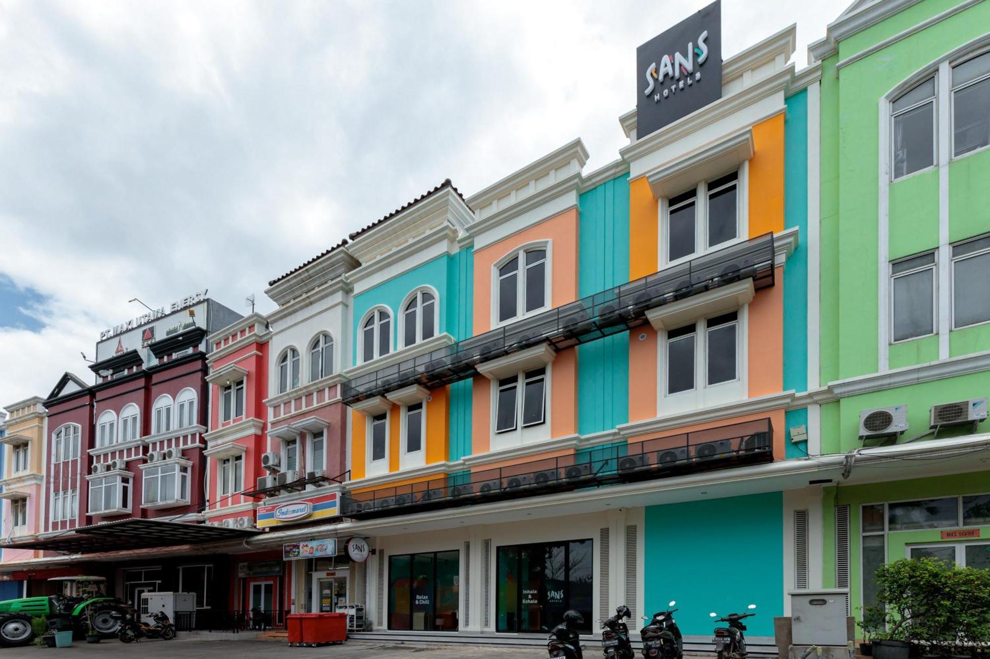 Sans Hotel Kelapa Gading ジャカルタ エクステリア 写真