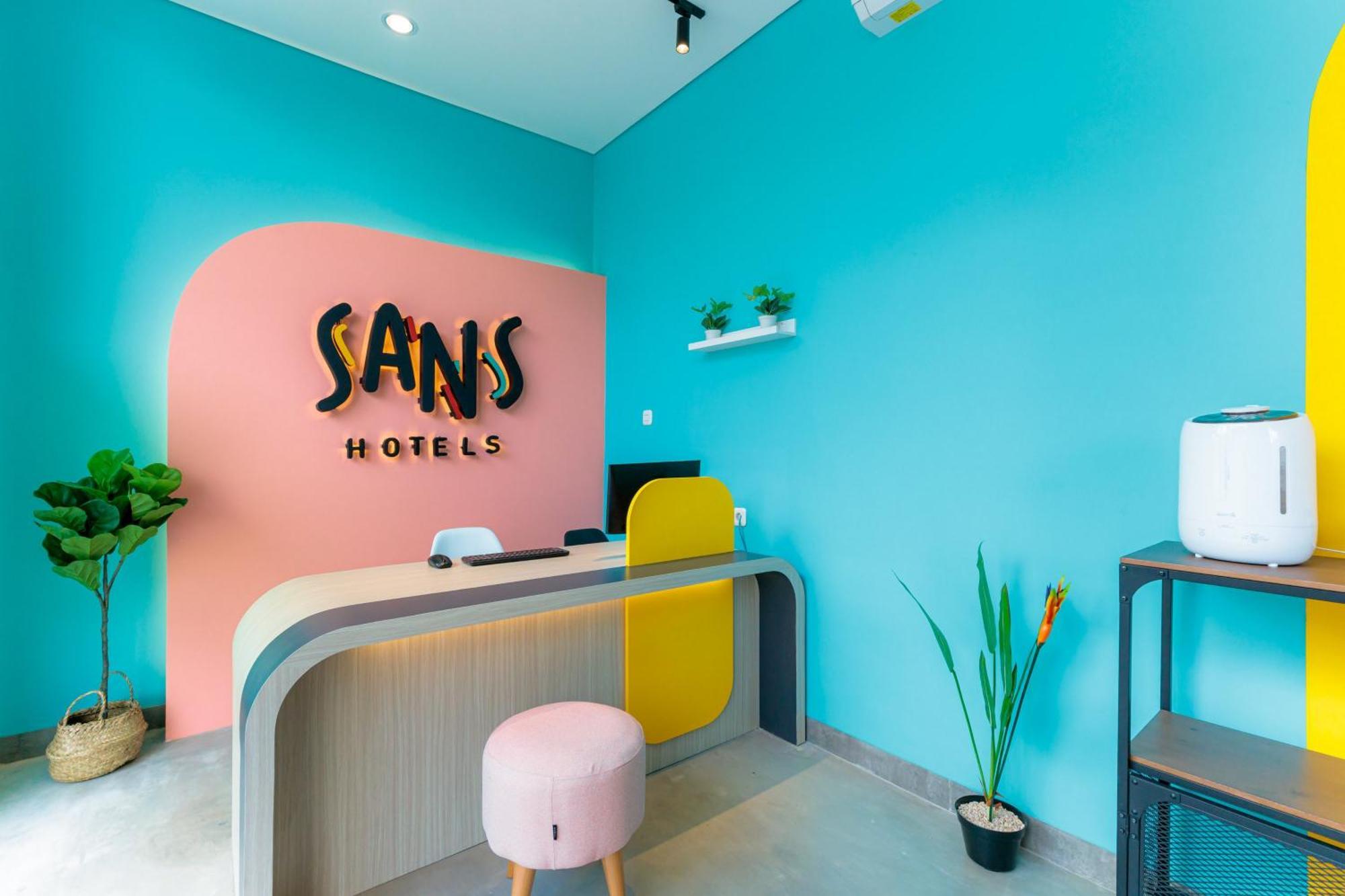 Sans Hotel Kelapa Gading ジャカルタ エクステリア 写真