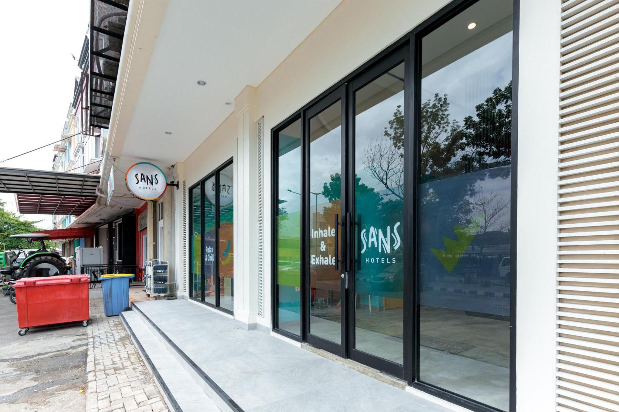 Sans Hotel Kelapa Gading ジャカルタ エクステリア 写真